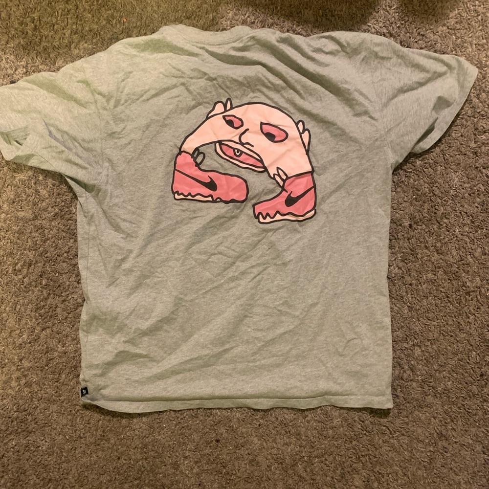 Short sleeve Nike shirt Medium wear a few time